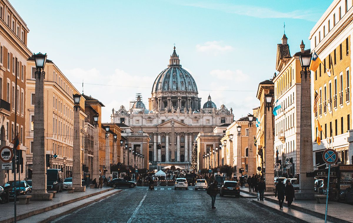 Qual è La Chiesa Più Grande Del Mondo La Basilica di San Pietro, la più grande basilica cristiana al mondo