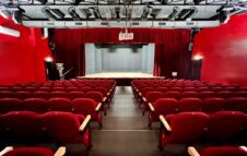 "Magicomio di Professione": il divertente spettacolo di magia al Teatro Tirso de Molina di Roma