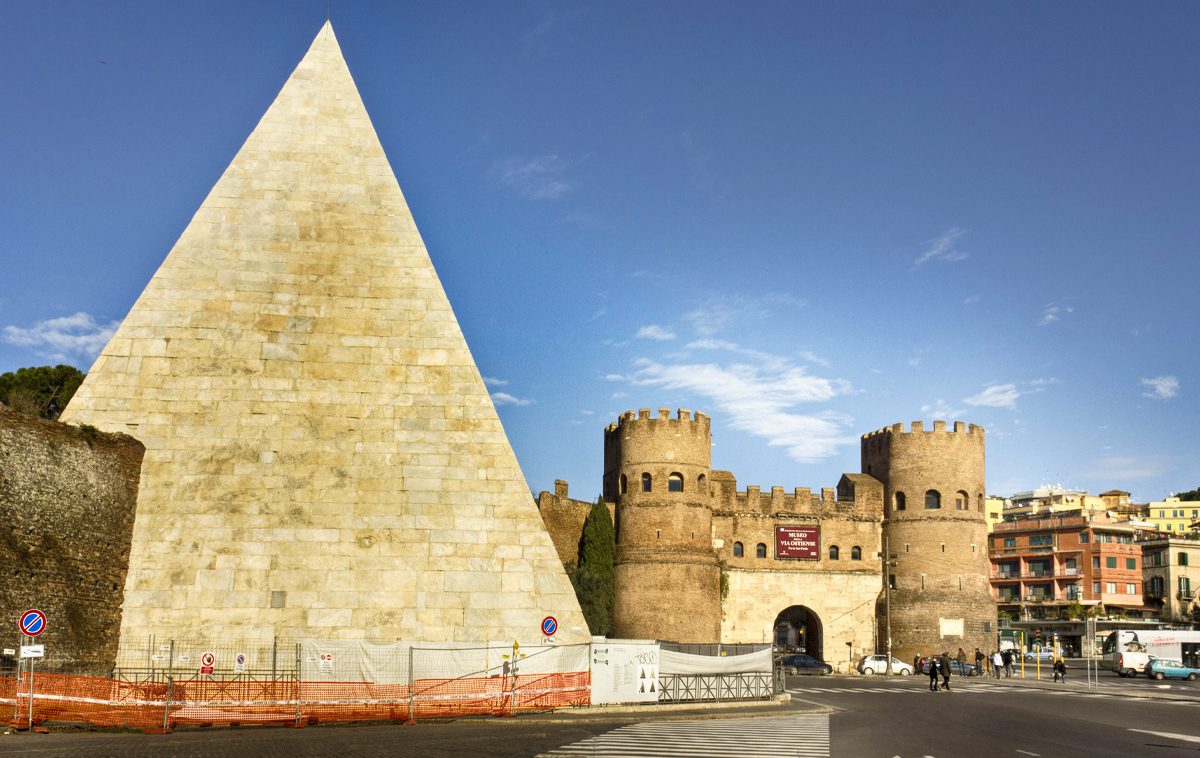 La Piramide di Caio Cestio eccellente esempio di arte egizia a Roma