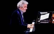 Nicola Piovani in concerto a Roma nel 2023 con "Note a margine": date e biglietti