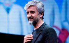 Ascanio Celestini e Fabio Tonacci a Roma nel 2025 in "L'aria esausta" con le cronache da Gaza