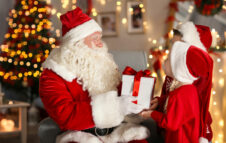 Natale 2025 a Cinecittà World: il celebre parco di Roma si accende di luci e magia