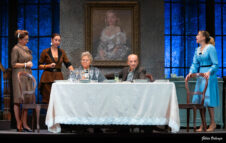 “Qualcosa è andato storto!”: Carlo Buccirosso torna a Roma per le feste con la sua nuova commedia