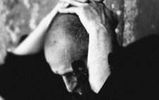 Giovanni Lindo Ferretti a Roma nel 2026 con il suo spettacolo “Percuotendo. In cadenza”