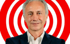 Marco Travaglio arriva al Teatro Brancaccio di Roma con “Cornuti e contenti”