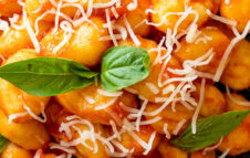 Sagra degli Gnocchi: a due passi da Roma torna la festa tra gnocchi fatti a mano, arrosticini e salsicce