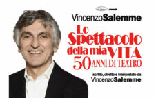 “Lo spettacolo della mia vita”: Vincenzo Salemme festeggia a teatro i 50 anni di carriera