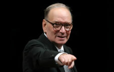 Il grande omaggio a Ennio Morricone a Roma: il concerto gratuito diretto da Nicola Piovani