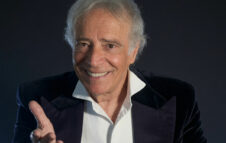 Enrico Montesano in scena a Roma con il suo nuovo show tra gag e monologhi comici
