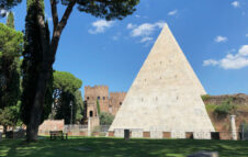Aperture straordinarie gratuite alla Piramide Cestia: date, orari e prenotazioni degli appuntamenti
